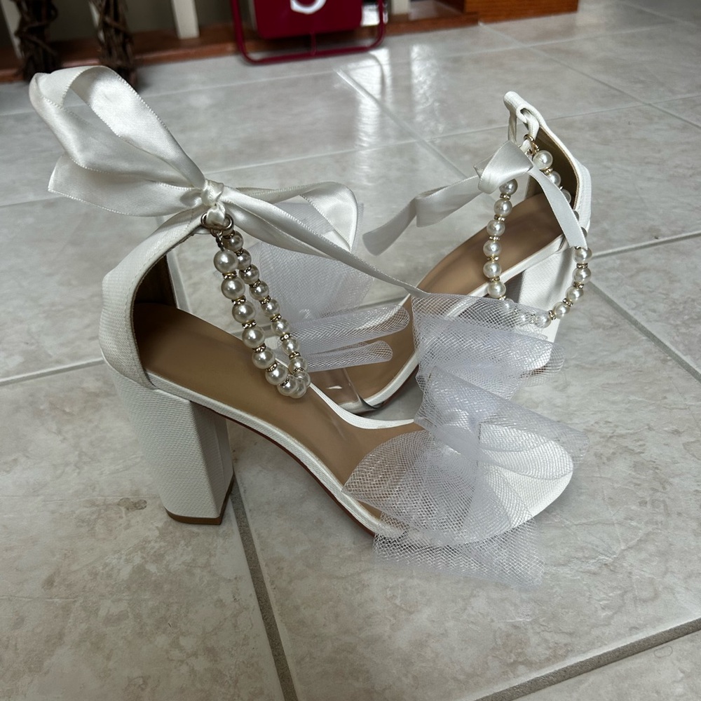 & Other Stories White Pearl-Embellished Heels